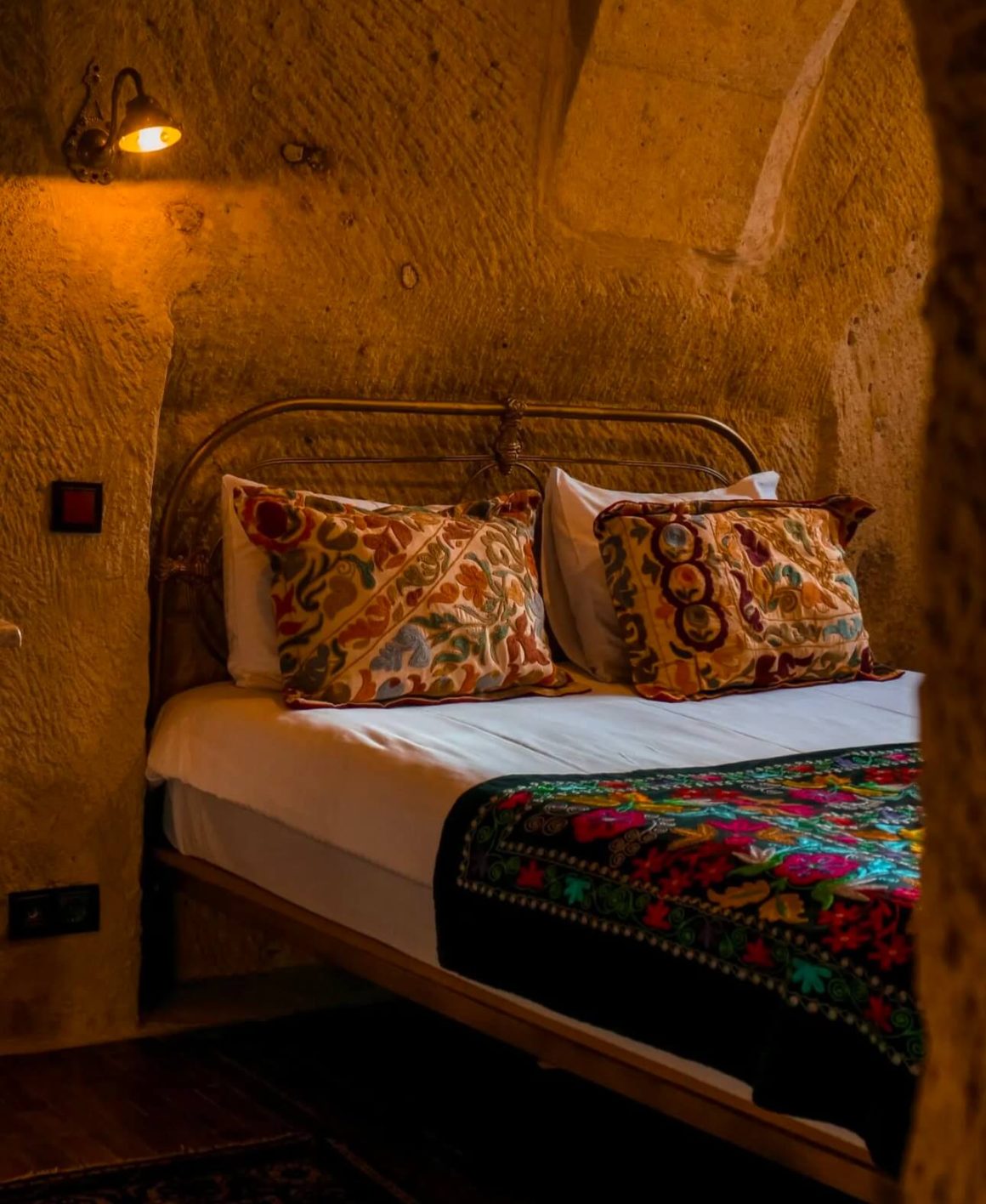 CAVE JACUZZI SUIT